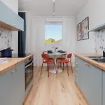 Retro Style With Balcony Near The Forest By Renters * 格丁尼亚
