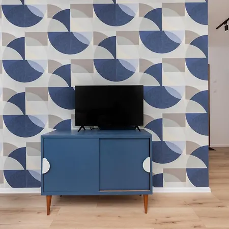 Apartment Retro Style With Balcony Near The Forest By Renters *